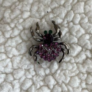 Beautiful  crab brooch . In a perfect condition.it has green emerald for eyes .